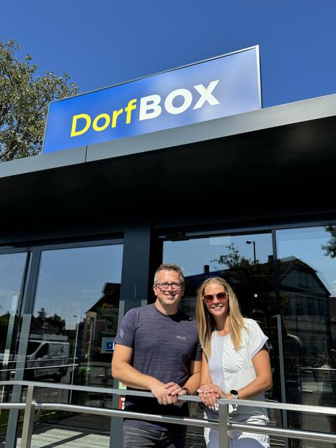 Familie Schmierer leitet die neue "Dorfbox". | Foto: Gemeinde Utzenaich