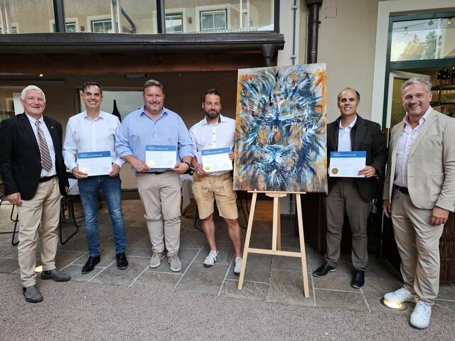 Der Lions-Club Hallein nahm neue Mitglieder auf.