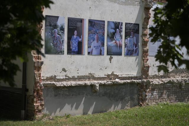Die Dreier Siedlung befindet sich im Wandel. Über ein Dutzend Wohnungen stehen aktuell leer. "Ganze Wohnhäuser sind es. Erkennbar ist das daran, dass keine Mülltonnen mehr rausgestellt werden", so ein Anrainer.