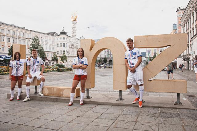 Das neue Auswärtstrikot ist ab sofort im Fanshop sowie online erhältlich.  | Foto: FC Blau-Weiß Linz