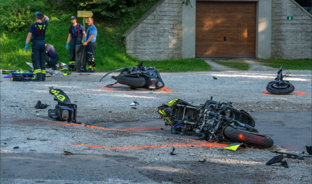 Die Motorräder wurden völlig zerstört. | Foto: TEAM FOTOKERSCHI.AT / DAVID RAUSCHER