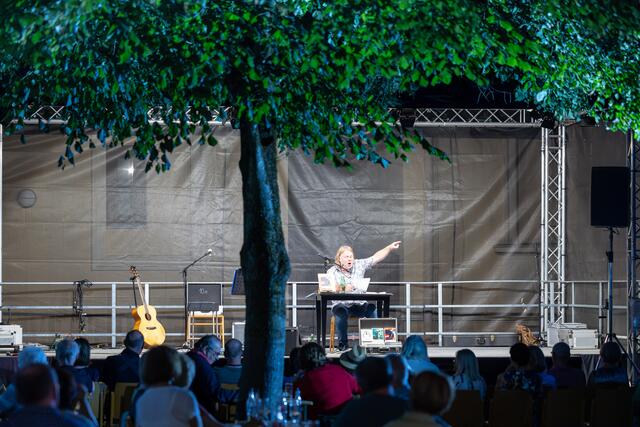 Johann Allacher ist ein Wiener Krimiautor und Musiker. | Foto: Hannes Draxler