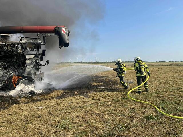 Zwei Feuerwehren waren mit neun Fahrzeugen im Einsatz. | Foto: FF Zurndorf