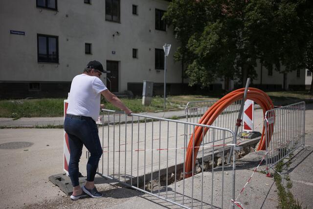 Johannes E. an der Ecke, wo die Umleitung reingeht.