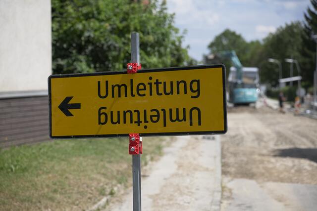 Umleitungen, Baustellen, Bauarbeiten – die Ternitzer Dreier Siedlung.