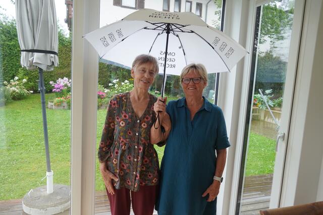Omas gegen Rechts im Flachgau: Gerti Mayer (links) und Elisabeth Wally. | Foto: Emanuel Hasenauer