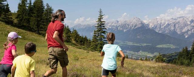 In der fünften Woche der „Radio Tirol Sommerfrische“ begleitet Sie Moderator Thomas Arbeiter fünf Tage durch den Bezirk Schwaz, vom Airparc Zillertal bis hin zum Pirchnerhof Schwaz. | Foto: Tirol Werbung_Pupeter Robert