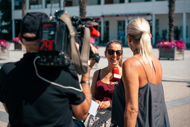 So manche Zuhörer vor Ort wurden auch zum Interview gebeten. | Foto: Radio OÖ