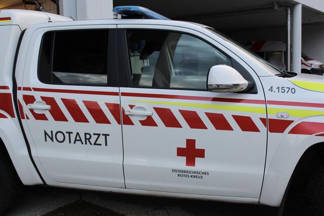 Nach notärztlicher Erstversorgung wurde der Motorradfahrer ins Lkw Amstetten eingeliefert. SYMBOLFOTO. | Foto: MeinBezirk