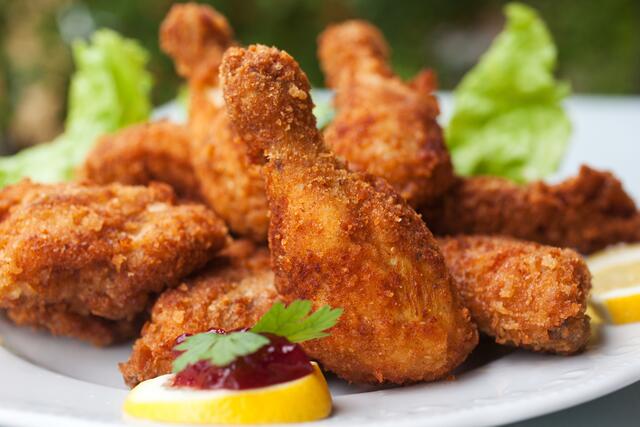 Das klassische Backhendl, unbestrittener Liebling unter den Gackern-Fans.  | Foto: babsi_w/stock.adobe.com