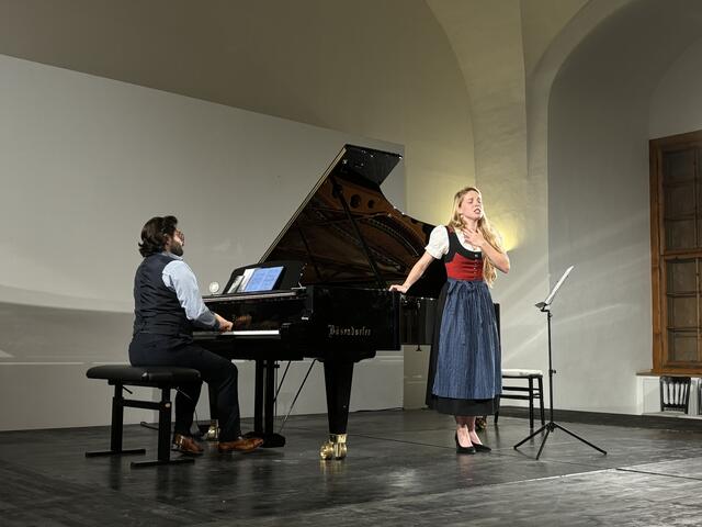 Sopranistin Amélie Hois und Pianist Mennan Bërveniku | Foto: Müller