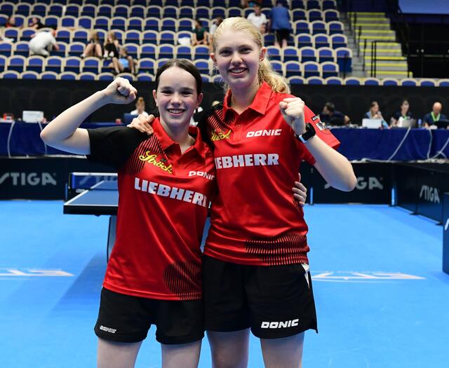 Nina Skerbinz und Elina Fuchs jubeln über U15 EM-Gold im Doppel. | Foto: Elina Fuchs