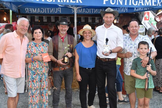 Die "vier Nachbarn" stellten sich gemeinsam in den Dienst der guten Sachen. | Foto: Michael Strini