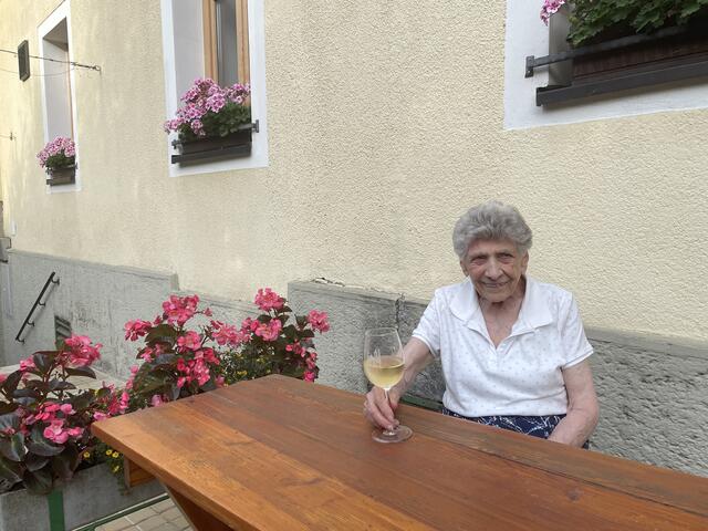 Mit fast 95 Jahren ist Eveline noch sehr agil. | Foto: Nieschalk/MeinBezirk