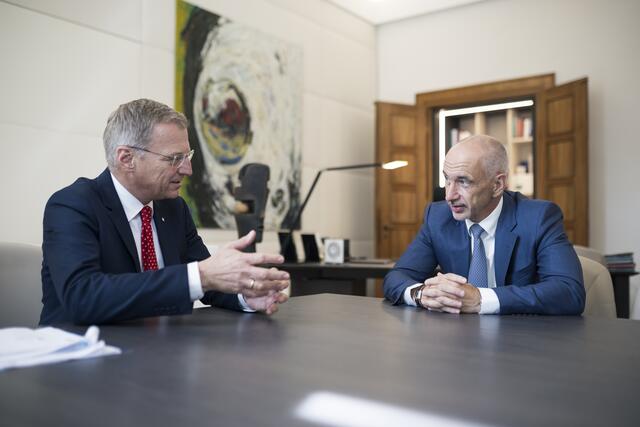 Von links: Thomas Stelzer, Martin Kuba | Foto: Land OÖ/Max Mayrhofer
