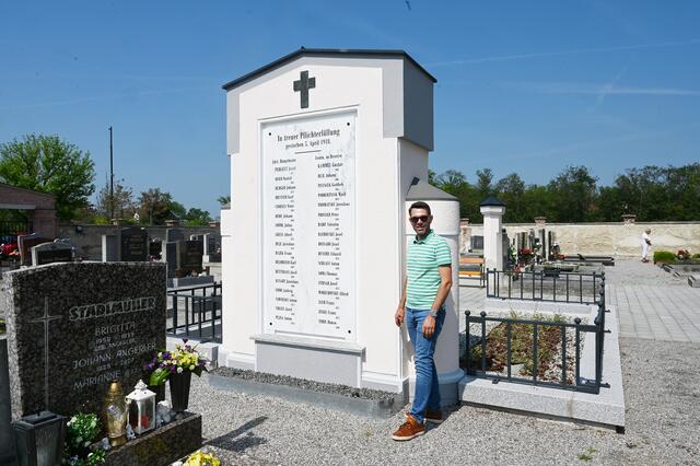 Das Denkmal für die Opfer der Pulverfabrik-Explosionen 1918 und 1922 wurde komplett restauriert | Foto: Gemeinde Blumau-Neurißhof