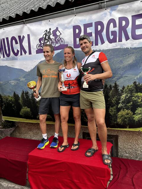 Tagessieger Helmut Pesau, M40 Siegerin Patrizia Schramm und 3. M40 Florian Woracek | Foto: Renner