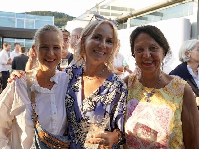 Bei herrlichem Wetter feierte der „Management Club Salzburg“ und der „Club Frau in der Wirtschaft“ Dienstagabend ein magisches Sommerfest über den Dächern von Salzburg. | Foto: Carmen Kurcz