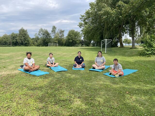 Anna, Fabian, Betreuerin Karin Bast, Lena.Sophie und Basti bei Schwerpunkt "Mentale Gesundheit" in Gießhübl. | Foto: Dietl-Schuller