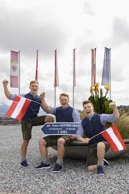 Die Gartengestalter Benedikt Laiminger und Thomas Sojer sowie Stefan Moser, WM-Teilnehmer Chemielabortechnik (v.l.). | Foto: WK Tirol/ Die Fotografen