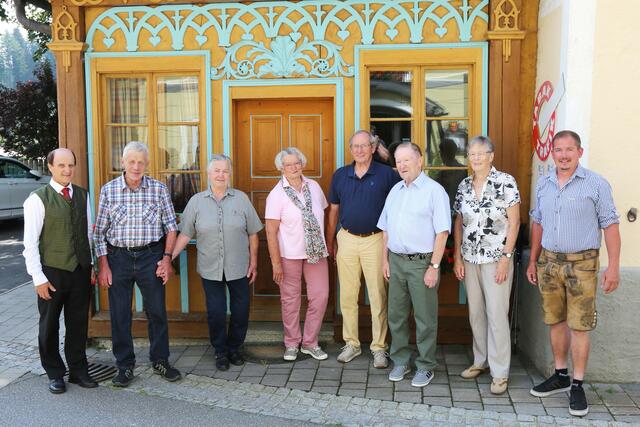 (v.l.n.r.): Bürgermeister Heinrich Perner, Florian Zehner mit seiner Frau und Jubilarin Aloisia Zehner, Jubilare Elisabeth und Bernhard Holzrichter, Jubilar Peter Thomasberger mit seiner Frau Inge, Vizebürgermeister Wilhelm Moser | Foto: Bgm Heinrich Perner