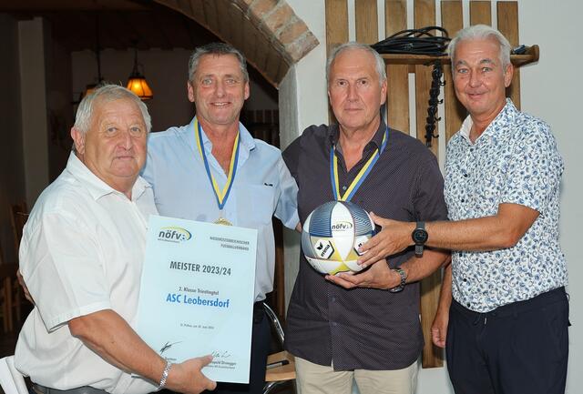 Der ASC Leobersdorf wurde als Meister geehrt. | Foto: Gerhard Breitschopf