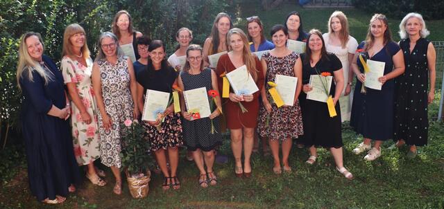 Die 16 neuen Tagesmütter mit Barbara Brinner, Sophie Teyssandier, Karin Fechter und Daniela Wohlmuth von Tagesmütter Steiermark | Foto: Edith Ertl