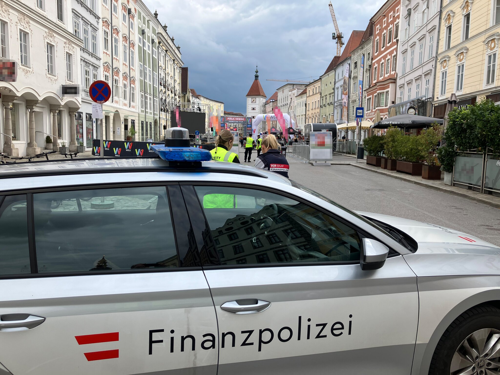 Finanzpolizei-deckt-190-Fouls-bei-Public-Viewings-auf