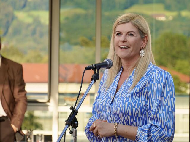 Tanja Graf, Vorsitzende des Club Frau in der Wirtschaft Salzburg, betonte die Bedeutung eines Netzwerks für Frauen in der Wirtschaft. | Foto: Carmen Kurcz
