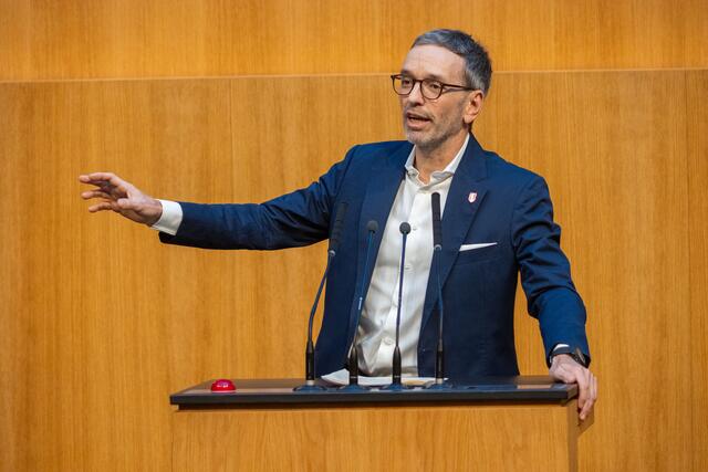 Der Bundesparteivorstand der FPÖ hat am Mittwoch in einer Sitzung ihre Bundesliste für die bevorstehende Nationalratswahl beschlossen. Wenig überraschend geht Parteichef Herbert Kickl als Spitzenkandidat ins Rennen.  | Foto: Parlamentsdirektion/Bubu Dujmic