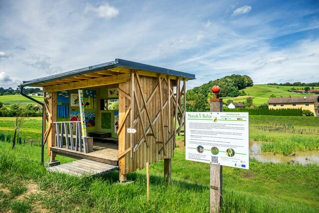 Sehr schöne Aussichtswarte. Dort drinnen sind lauter tolle Arbeiten der jungen Künstler und Künstlerinnen des Kindergartens und der Volksschule. | Foto: Gerald Lang Photography
