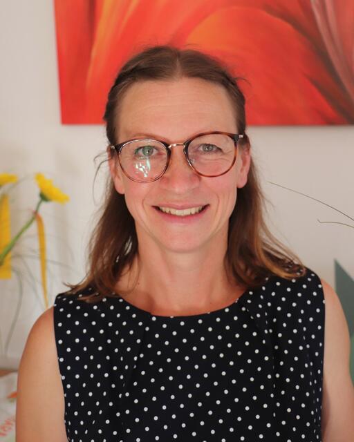 Renata Redl aus Dobl-Zwaring absolvierte die Doppelausbildung zur Tagesmutter / Kinderbetreuerin.  | Foto: Edith Ertl