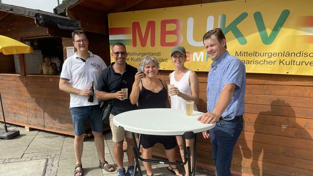 MBUKV am Hauptplatz: Richard Wolfram, Dietmar Csitkovics, Elizabeth Hausmann-Farkas, Marlene Buchinger und Bürgermeister Hannes Heisz. | Foto: BLOP!