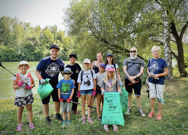 Trotz des heißen Wetters begaben sich wieder viele Kinder mit Jugendstadtrat Bernhard Stegh auf „Umwelt-Tour“. | Foto: Stadtgemeinde Marchtrenk