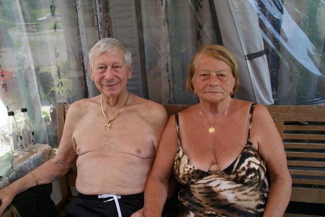 Monika und Franz Steiner in ihrem kleinen Urlaubsparadies. | Foto: Anna Kaufmann