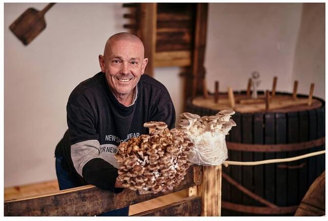 Bei einem Besuch beim Heurigen hat man unter anderem auch mal einen Pilz von Martin Schmit auf dem Teller. | Foto: Florian Schulte