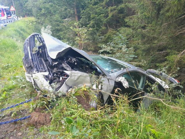Nach einem schweren Verkehrsunfall Donnerstagfrüh am Filzensattel war die Freiwillige Feuerwehr Maria Alm im Einsatz. | Foto: Freiwillige Feuerwehr Maria Alm