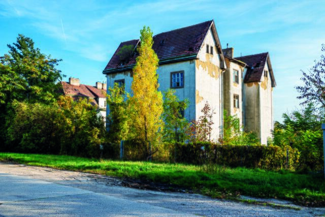 Arbeiterwohnhäuser der Zuckerfabrik in Bruck/Leitha. | Foto: János Kalmár