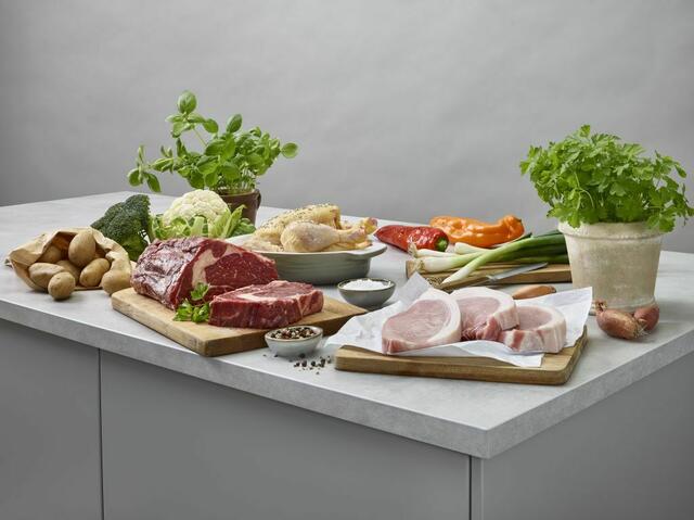 Die Österreicherinnen und Österreicher sind Fleischtiger, wie eine aktuelle Analyse der AMA-Marketing zum Ernährungsverhalten zeigt. Demnach ernähren sich in 70 Prozent der Haushalte alle Mitglieder gemischt und konsumieren somit sowohl tierische als auch pflanzliche Lebensmittel ohne Einschränkungen. Es zeigt sich jedoch auch, dass der Anteil der Menschen, die sich flexitarisch, vegetarisch oder vegan ernähren, weiter steigt.  | Foto: AMA-Marketing/Hobel