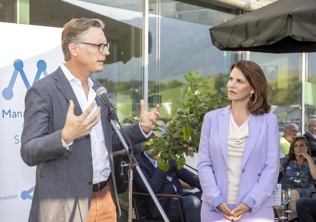 Bei seinem Eröffnungsstatement betonte Johannes Hörl, Präsident des Management Club Salzburg, den riesigen Erfolg des Sommerfests, das dieses Jahr bereits zum dritten Mal ausgerichtet wird. | Foto: Kolarik Fotografie
