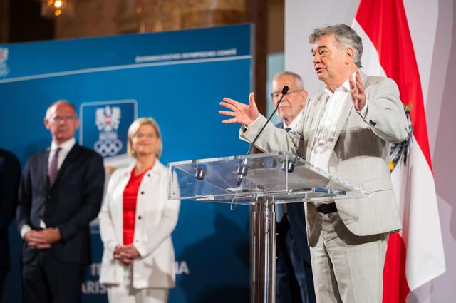Sportminister Werner Kogler könne sich vorstellen, dass die Olympischen Winterspiele in fernerer Zukunft wieder in Österreich stattfinden könnten.  | Foto:  GEORG HOCHMUTH / APA / picturedesk.com