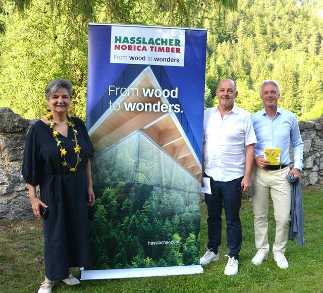 Intendantin Helga Pöcheim, Franz Meließnig, ehemaliges Vorstandsmitglied des Paten Hasslacher, sowie Bürgermeister Stefan Brandstätter