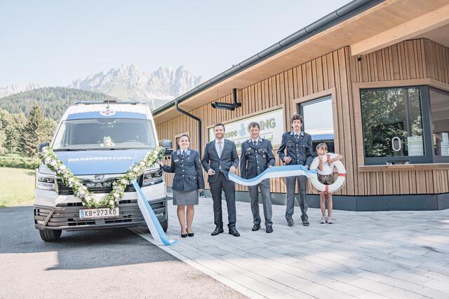 Neues Einsatzfahrzeug, neues Gebäude: Manuela Hinterholzer (Fahrzeugpatin), Bgm. Alexander Hochfilzer, Christian Hinterholzer und Florian Heuberger (ÖWR), Sarah Depauli (ÖWR-Jugend). | Foto: ÖWR Going