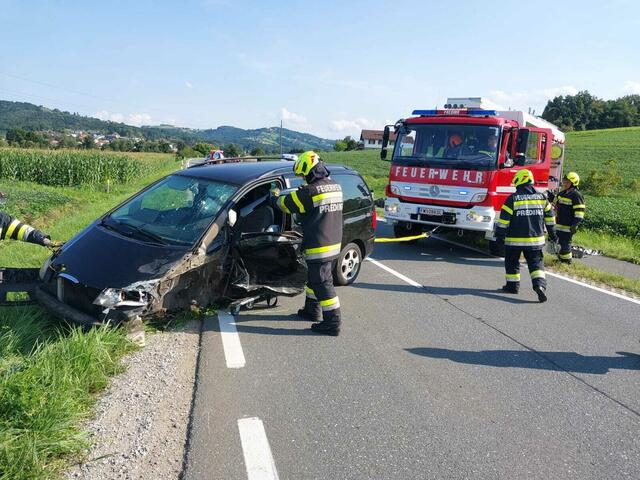 Beim Unfall in Wettmannstätten kollidierten zwei Autos. | Foto: FF Wettmannstätten/FF Preding