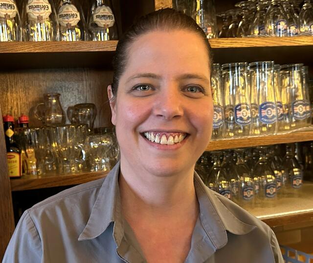 Margret Schabler weiß sich als passionierte Radfahrerin zu helfen, wenn der Reifen platt ist.  | Foto: Karl Lenz 
