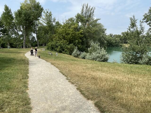 Wegen des Radfahrverbotes rund um den Teich Hirschstetten gibt es viel Aufregung. Was sagen die Leserinnen und Leser?
 | Foto: MeinBezirk/Luise Schmid