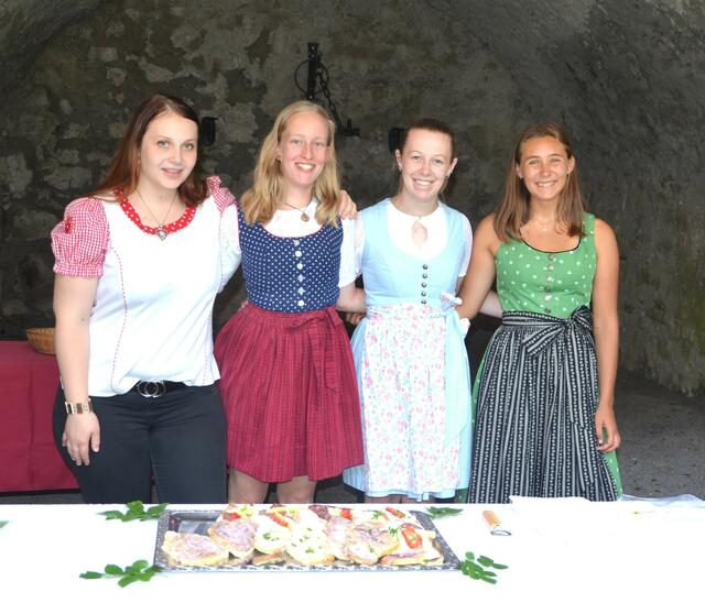 Die Landjugend Oberdrauburg, vertreten durch Sabrina Schneider, Simona Scharf, Claudia Hotschnig und Helena Moser