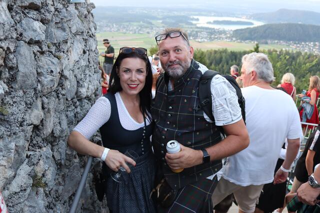 RegionalMedien Villach Geschäftsstellenleitung Sabine Huber mit Rene Krammer. | Foto: MeinBezirk.at