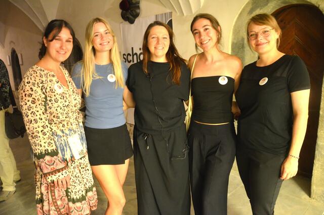 Tanja Prušnik (Mitte) mit den Teammitgliedern Vanessa, Hannah, Tanja und Lilly 
