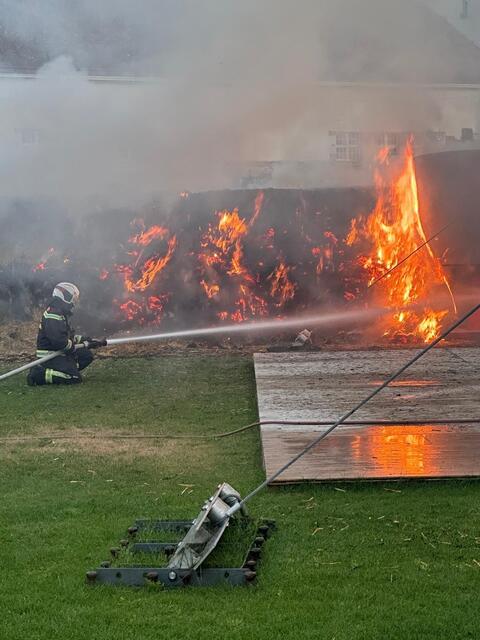 In Ottakring kam es zu einem Großbrand - die Feuerwehr war die Nacht hindurch im Einsatz. | Foto: Stadt Wien | Feuerwehr